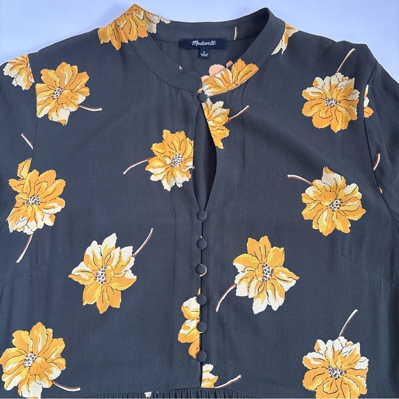 Madewell Button-Front Tier Dress in Fall Flowers
Effie Floral Dried Olive Small - Picture 10 of 17